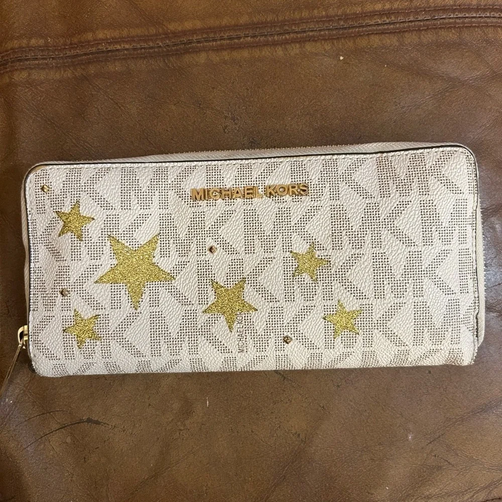 Michael Kors Illustrations Gold Stars Continental Travel Wallet Signature